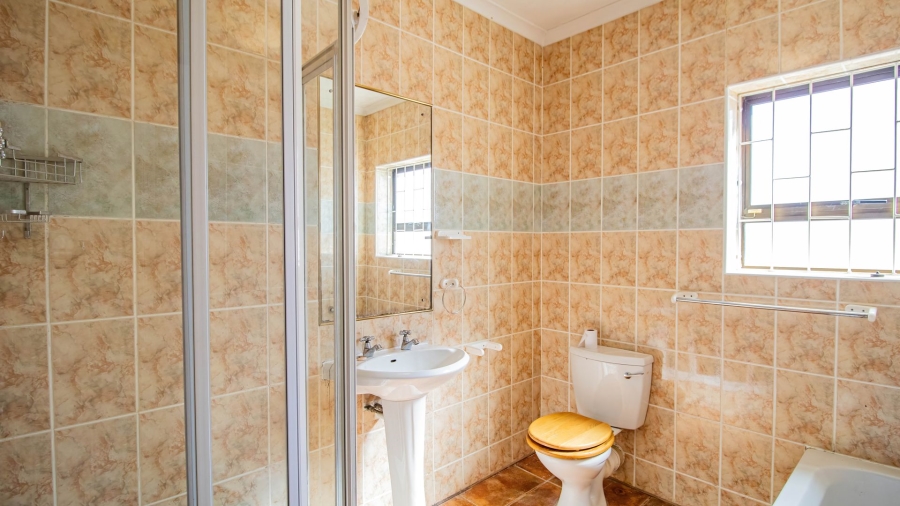 4 Bedroom Property for Sale in Pearl Bay Western Cape